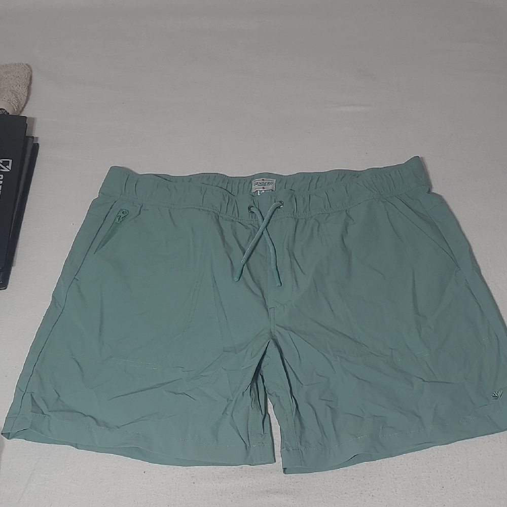 Green Sendero Provisions Co. Shorts, Size XL.